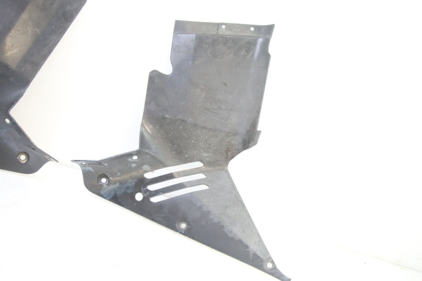 photo de VERKLEIDUNG VORNE MITTE HONDA ST PAN EUROPEAN 1300 (2002 - 2013) - Zoom auf Gebrauchszustand