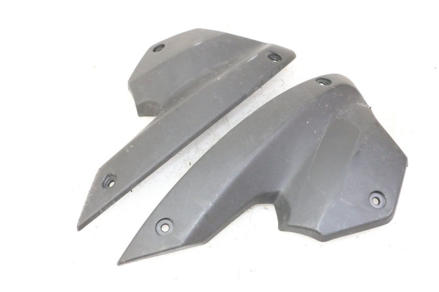 photo de VERKLEIDUNG VORNE MITTE PEUGEOT STREETZONE I NAKED 2T 50 (2018 - 2020) - Details der Befestigungspunkte