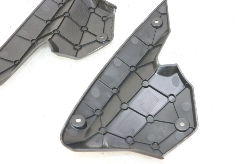 photo de VERKLEIDUNG VORNE MITTE PEUGEOT STREETZONE I NAKED 2T 50 (2018 - 2020) - Oberflächenzustand und Material