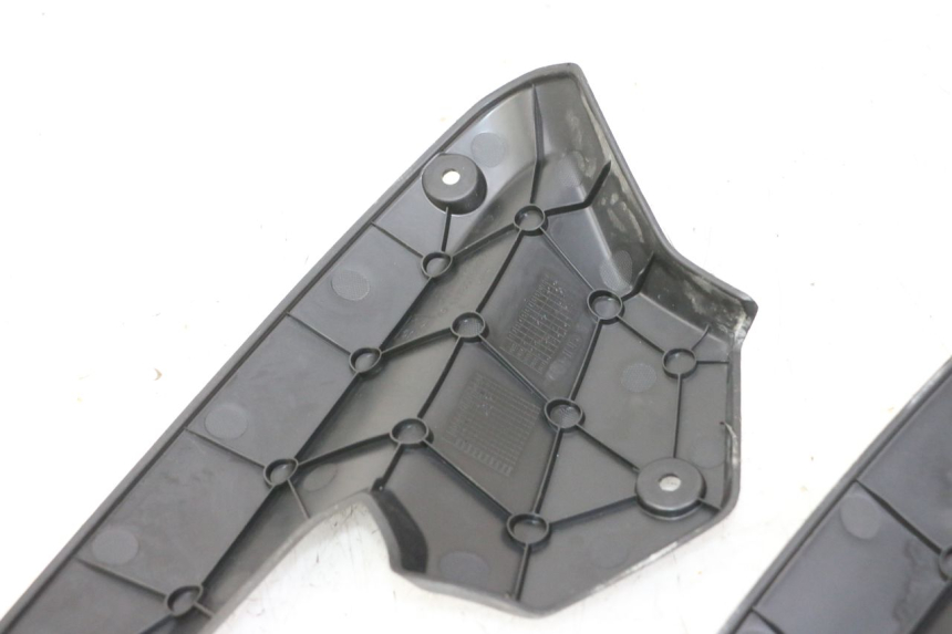 photo de VERKLEIDUNG VORNE MITTE PEUGEOT STREETZONE I NAKED 2T 50 (2018 - 2020) - Kennzeichnungen und Originalreferenzen