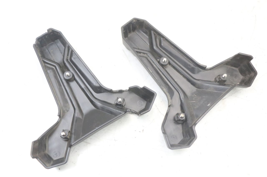 photo de VERKLEIDUNG VORNE MITTE DUALTRON TOGO PLUS 1 - Details der Befestigungspunkte