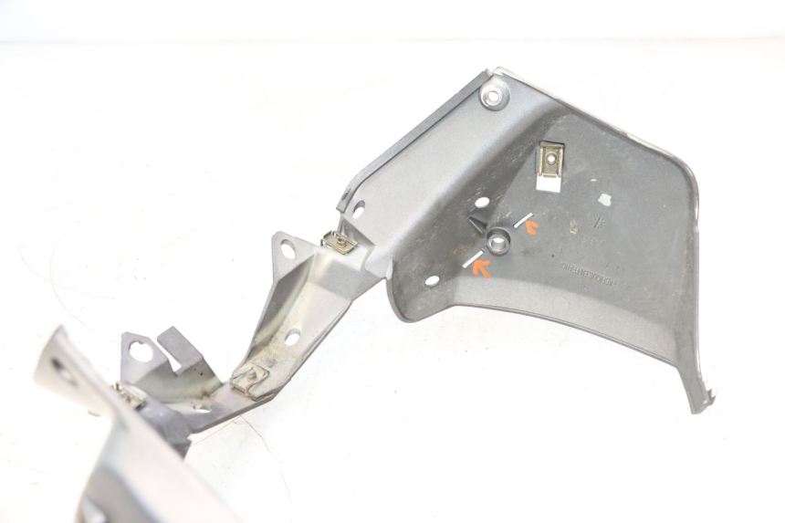 photo de UNTERE VERKLEIDUNG VORDERSEITE VERBINDUNG PEUGEOT TREKKER 50 (1995 - 2004) - Zoom auf Gebrauchszustand