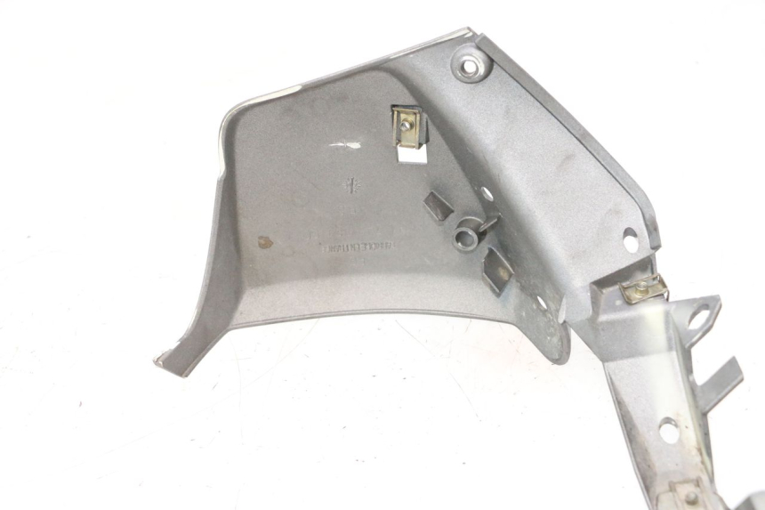 photo de UNTERE VERKLEIDUNG VORDERSEITE VERBINDUNG PEUGEOT TREKKER 50 (1995 - 2004) - Technische Nahaufnahme