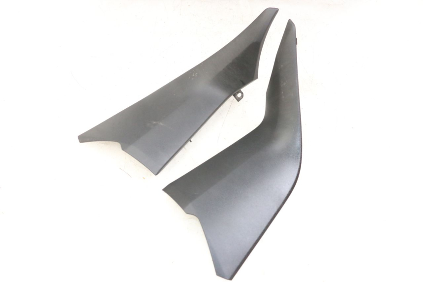 photo de UNTERE VERKLEIDUNGSVERBINDUNG VORNE YAMAHA XMAX X-MAX ABS 125 (2017 - 2020) - Zoom auf Gebrauchszustand