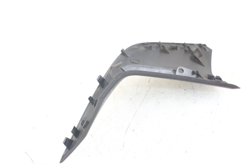 photo de UNTERE VERKLEIDUNGSVERBINDUNG VORNE YAMAHA XMAX X-MAX ABS 125 (2017 - 2020) - Details der Befestigungspunkte