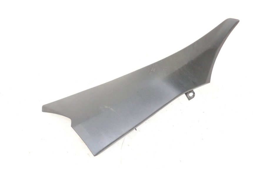 photo de UNTERE VERKLEIDUNGSVERBINDUNG VORNE YAMAHA XMAX X-MAX ABS 125 (2017 - 2020) - Kennzeichnungen und Originalreferenzen