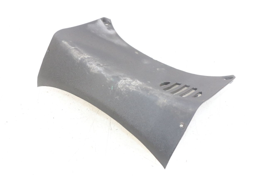 photo de UNTERE VERKLEIDUNGSSCHEIBE VORNE PIAGGIO XEVO - X EVO 125 (2007 - 2017) - Zoom auf Gebrauchszustand