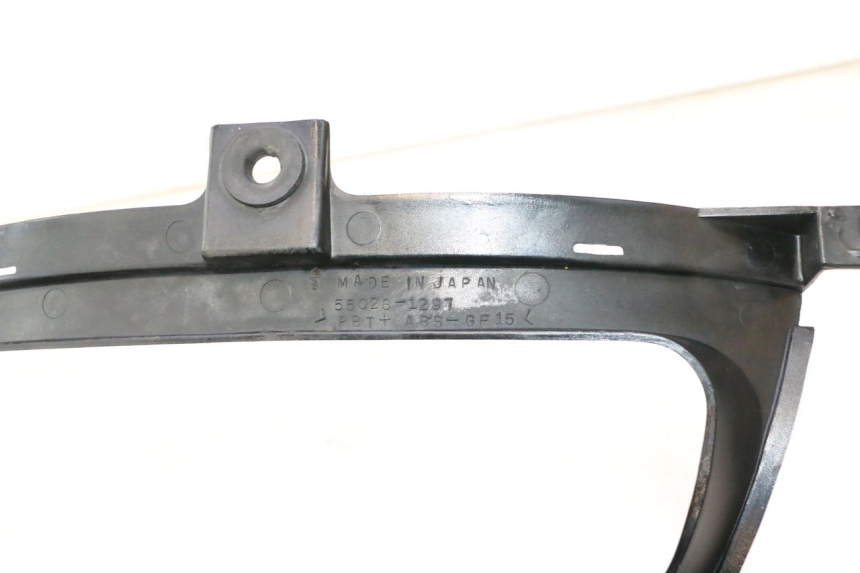 photo de UNTERE VERKLEIDUNGSSCHEIBE VORNE KAWASAKI ZZR 600 (1995 - 2004) - Details der Befestigungspunkte