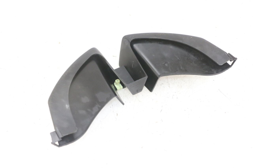 photo de FRONTVERKLEIDUNG MITTE PEUGEOT JET FORCE CARBU 50 (2003 - 2016) - Detailansicht des Bauteils