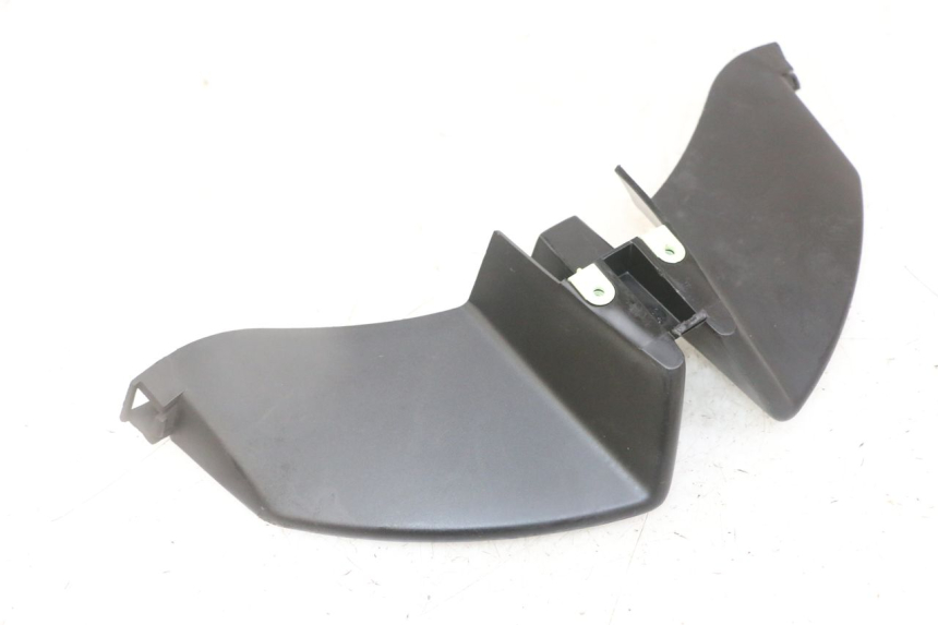 photo de FRONTVERKLEIDUNG MITTE PEUGEOT JET FORCE CARBU 50 (2003 - 2016) - Zoom auf Gebrauchszustand