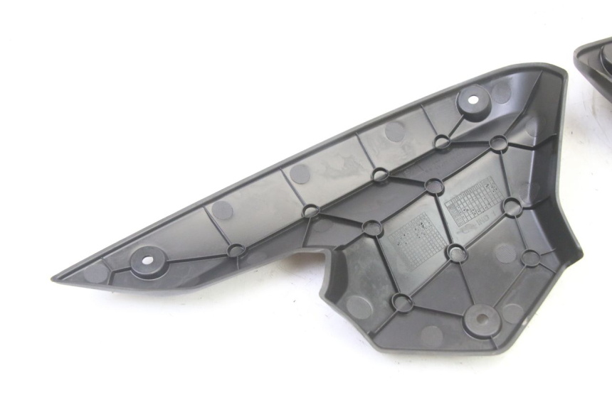 photo de VORDERE VERKLEIDUNGSVERBINDUNG PEUGEOT KISBEE 4T 50 (2018 - 2022) - Details der Befestigungspunkte