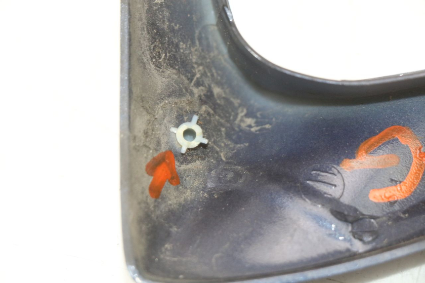 photo de FRONTVERKLEIDUNG MITTE RENAULT KOURANOS 125 (2001 - 2004) - Details der Befestigungspunkte