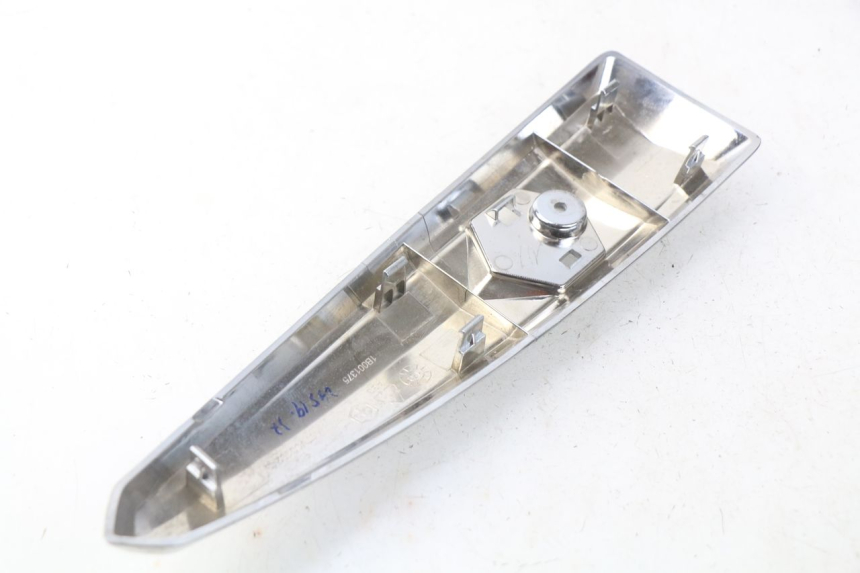 photo de VORDERE VERKLEIDUNGSVERBINDUNG PIAGGIO LIBERTY IGET 4T 50 (2015 - 2020) - Details der Befestigungspunkte