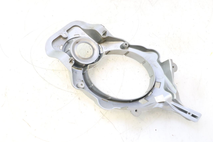 photo de FRONTVERKLEIDUNG MITTE PEUGEOT LUDIX PRO 2T 50 (2010 - 2017) - Zoom auf Gebrauchszustand