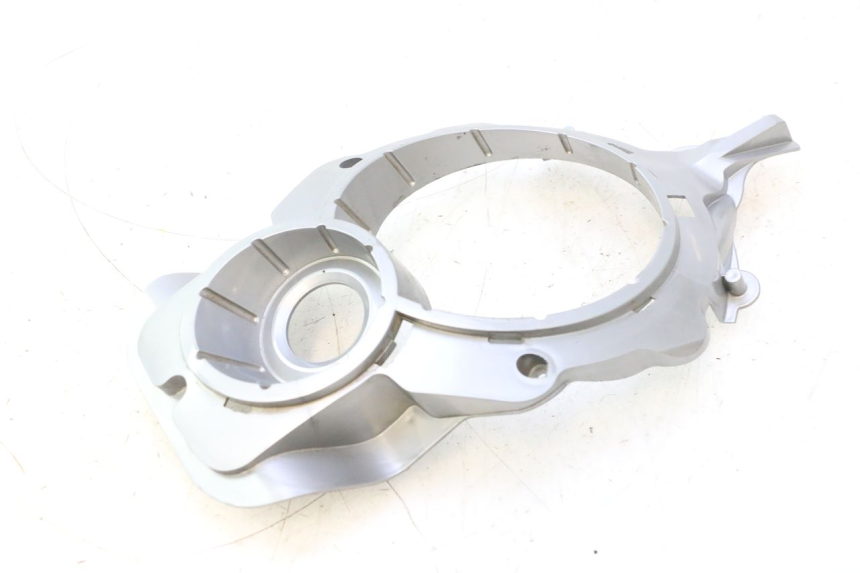 photo de FRONTVERKLEIDUNG MITTE PEUGEOT LUDIX PRO 2T 50 (2010 - 2017) - Details der Befestigungspunkte