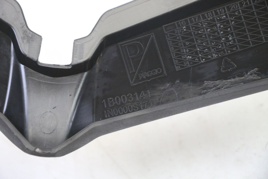 photo de FRONTVERKLEIDUNG MITTE APRILIA SR 2T 50 (2018 - 2022) - Details der Befestigungspunkte