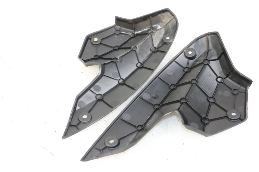 photo de FRONTVERKLEIDUNG MITTE PEUGEOT STREETZONE 2T 50 (2014 - 2019) - Zoom auf Gebrauchszustand