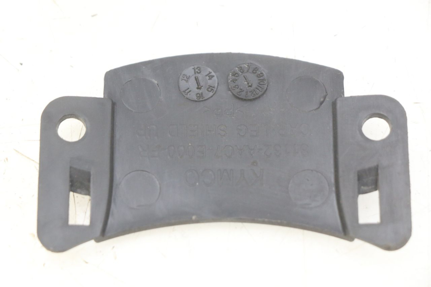 photo de VERKLEIDUNGSVERBINDUNG VORNE OBEN KYMCO AGILITY 4T 50 (2018 - 2022) - Detailansicht des Bauteils