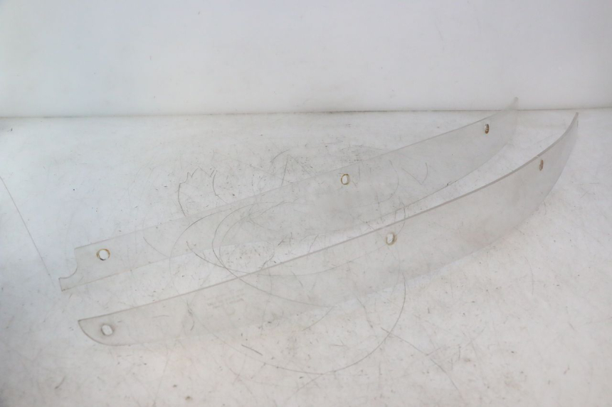 photo de VERKLEIDUNG VORNE MITTE BMW C1 125 (2000 - 2003) - Charakteristische Merkmale