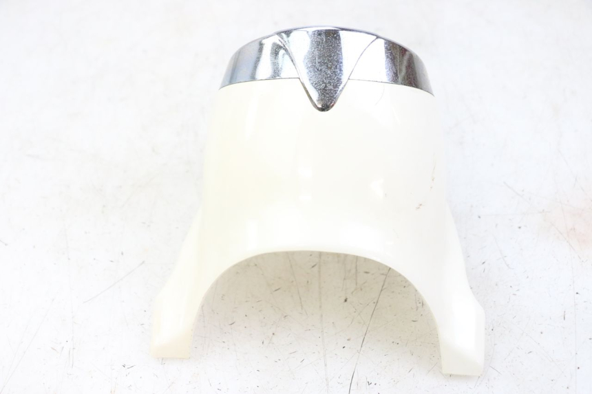 photo de VERKLEIDUNG VORNE MITTE EUROCKA RETRO 50 (2007 - 2014) - Details der Befestigungspunkte