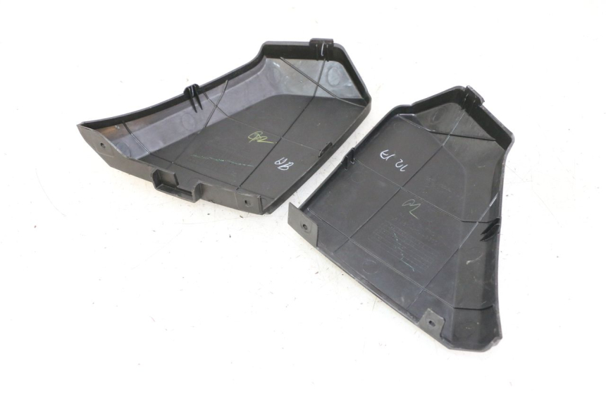 photo de VERKLEIDUNG VORNE MITTE HONDA FORZA ABS 300 (2013 - 2017) - Zoom auf Gebrauchszustand