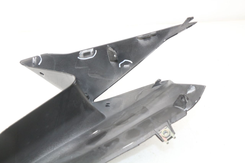 photo de VERKLEIDUNG VORNE MITTE SUZUKI GSX-R GSXR 750 (2011 - 2016) - Details der Befestigungspunkte