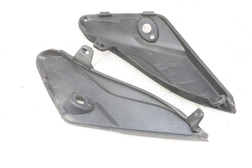 photo de VERKLEIDUNG VORNE MITTE PIAGGIO IE MP3 YOURBAN 300 (2011 - 2016) - Zoom auf Gebrauchszustand