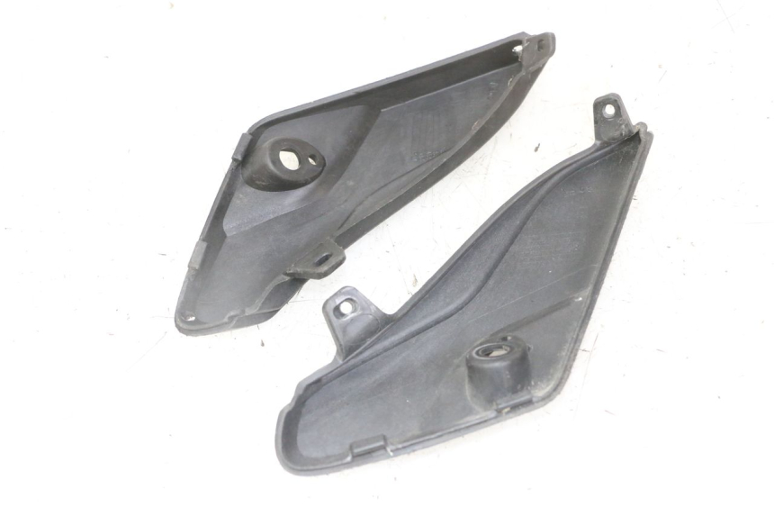 photo de VERKLEIDUNG VORNE MITTE PIAGGIO IE MP3 YOURBAN 300 (2011 - 2016) - Technische Nahaufnahme