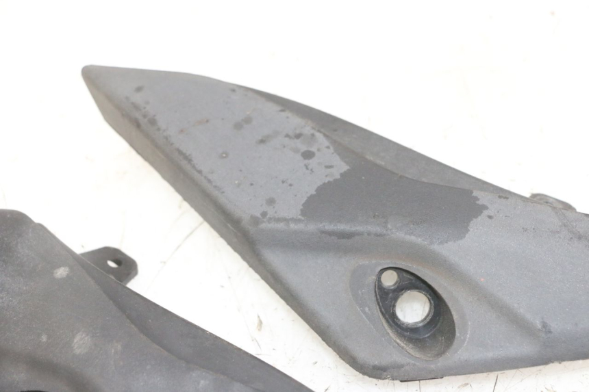 photo de VERKLEIDUNG VORNE MITTE PIAGGIO IE MP3 YOURBAN 300 (2011 - 2016) - Details der Befestigungspunkte