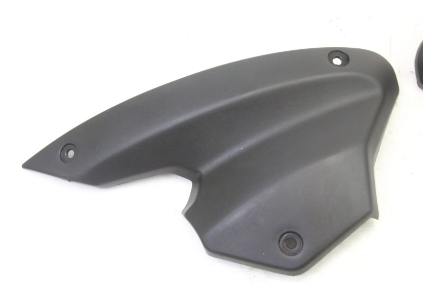 photo de VERKLEIDUNG VORNE MITTE PEUGEOT KISBEE 4T 50 (2018 - 2022) - Detailansicht des Bauteils