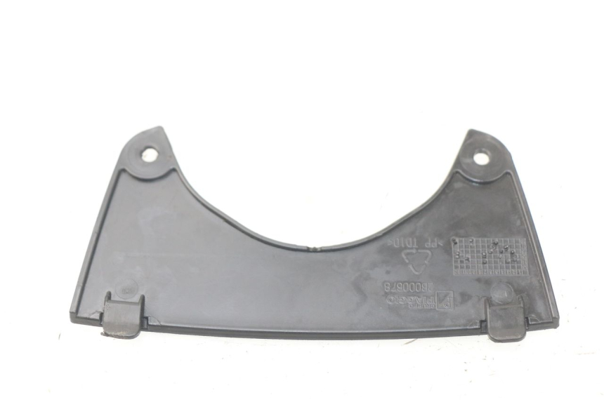 photo de VERKLEIDUNG VORNE MITTE PIAGGIO MP3 HPE 500 (2019 - 2022) - Zoom auf Gebrauchszustand