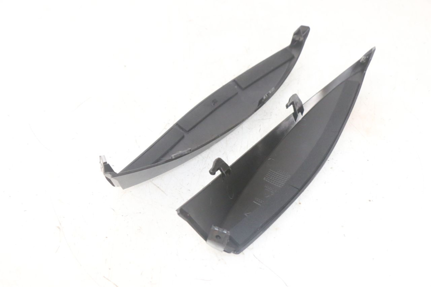 photo de VERKLEIDUNG VORNE MITTE PIAGGIO MP3 HPE 300 (2019 - 2026) - Zoom auf Gebrauchszustand