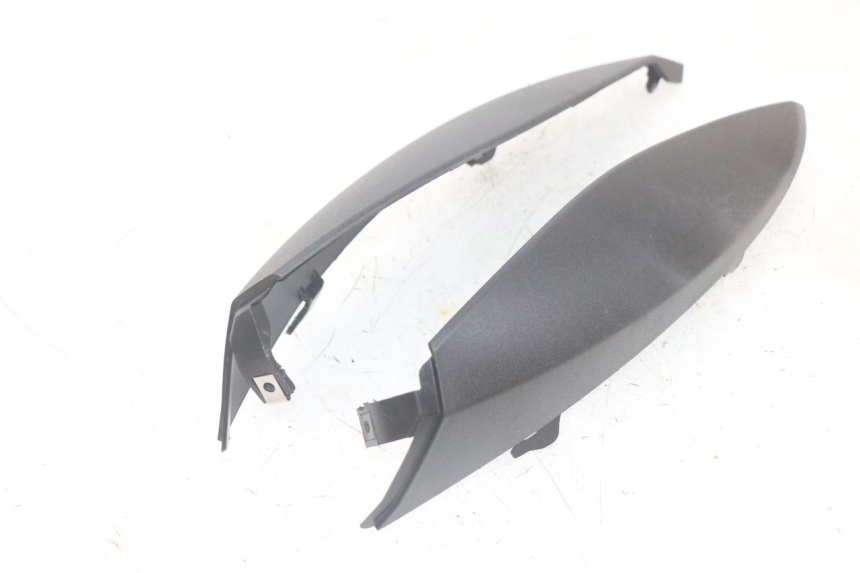 photo de VERKLEIDUNG VORNE MITTE PIAGGIO MP3 HPE 300 (2019 - 2026) - Technische Nahaufnahme