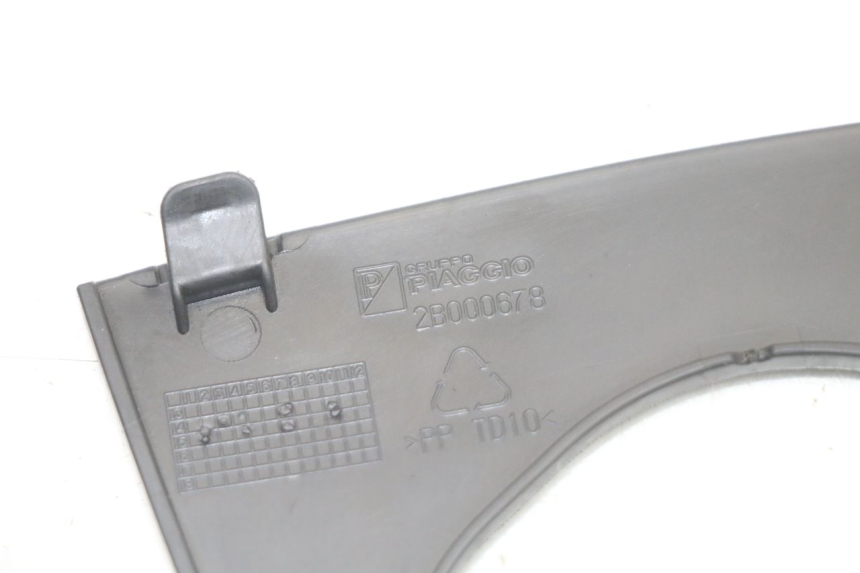 photo de VERKLEIDUNG VORNE MITTE PIAGGIO MP3 500 (2014 - 2017) - Technische Nahaufnahme