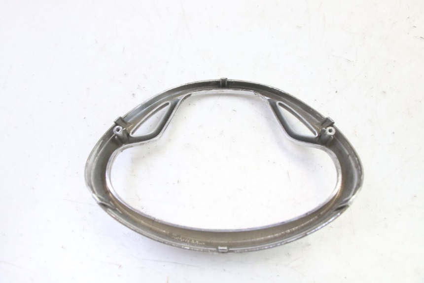 photo de VERKLEIDUNG VORNE MITTE KYMCO LIKE 4T 50 (2019 - 2025) - Details der Befestigungspunkte