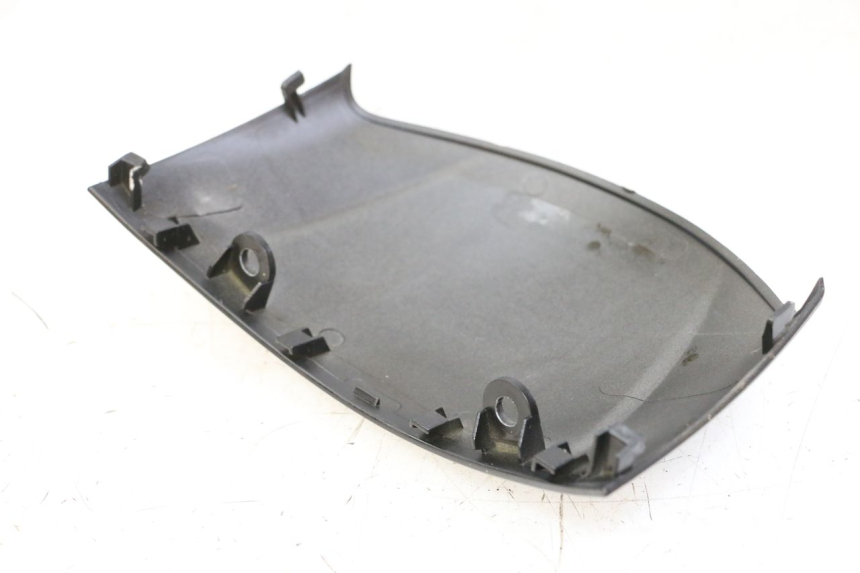 photo de VERKLEIDUNG VORNE MITTE PEUGEOT TWEET 4T 50 (2014 - 2019) - Detailansicht des Bauteils