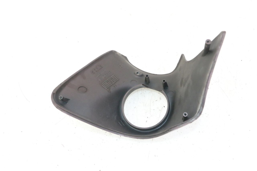 photo de VERKLEIDUNG VORNE MITTE APRILIA SCARABEO GT TOURING 125 (1999 - 2005) - Zoom auf Gebrauchszustand