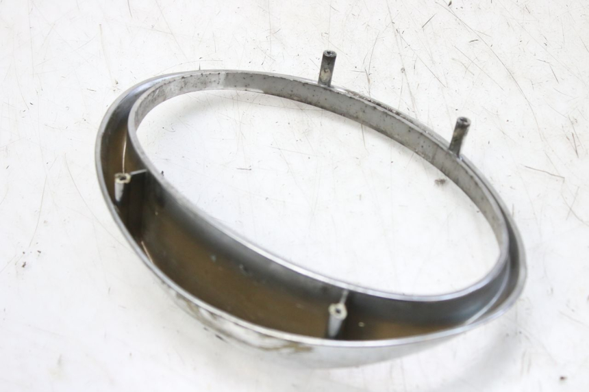 photo de VERKLEIDUNGSVERBINDUNG VORNE OBEN APRILIA SCARABEO 100 (2003 - 2012) - Detailansicht des Bauteils