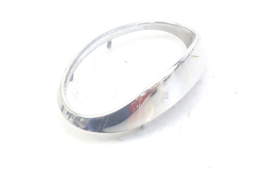 photo de VERKLEIDUNGSVERBINDUNG VORNE OBEN APRILIA SCARABEO 100 (2003 - 2012) - Details der Befestigungspunkte