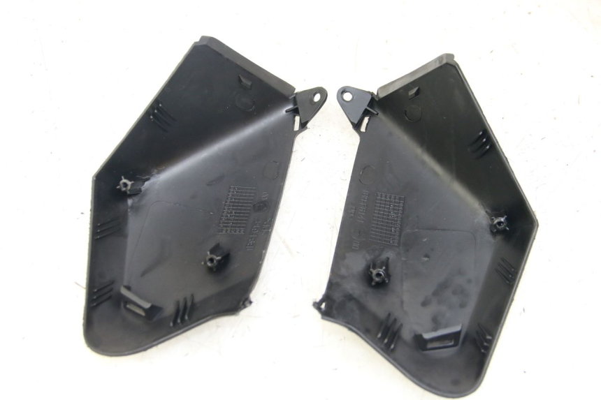 photo de VERKLEIDUNG VORNE MITTE MBK SKYCRUISER 125 (2006 - 2009) - Technische Nahaufnahme