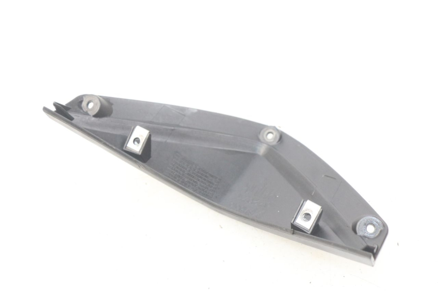 photo de VERKLEIDUNGSVERBINDUNG VORNE OBEN APRILIA SR 2T 50 (2012 - 2017) - Detailansicht des Bauteils