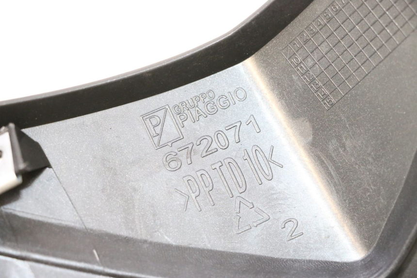 photo de VERKLEIDUNG VORNE MITTE APRILIA SR MOTARD 50 (2012 - 2018) - Technische Nahaufnahme