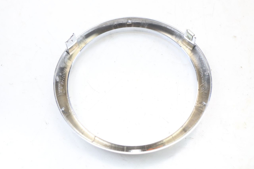 photo de VERKLEIDUNG VORNE MITTE PIAGGIO VESPA PRIMAVERA 4T 50 (2021 - 2024) - Zoom auf Gebrauchszustand