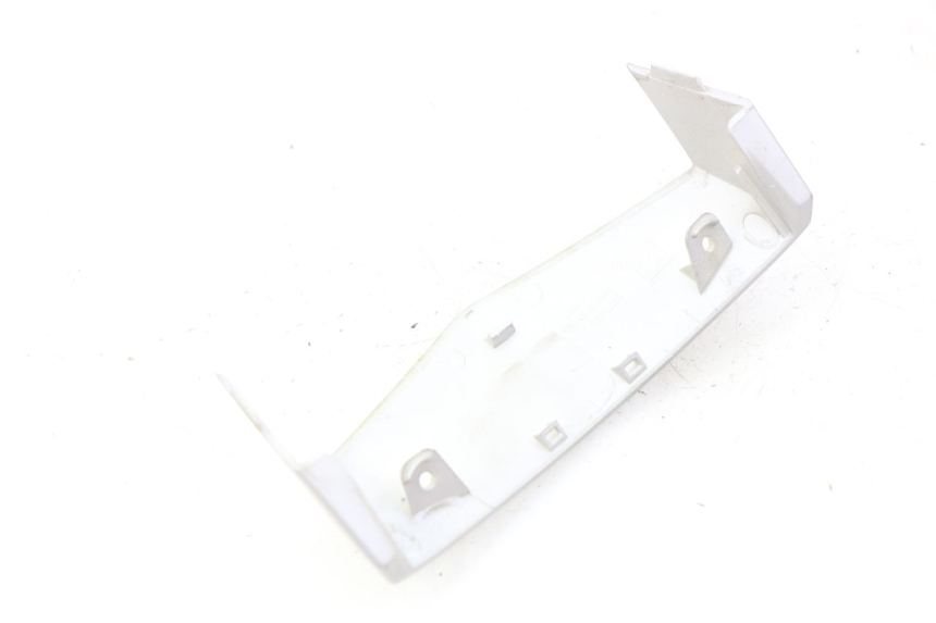 photo de VERKLEIDUNGSVERBINDUNG VORNE OBEN PEUGEOT VIVACITY NEW 4T 50 (2008 - 2017) - Detailansicht des Bauteils