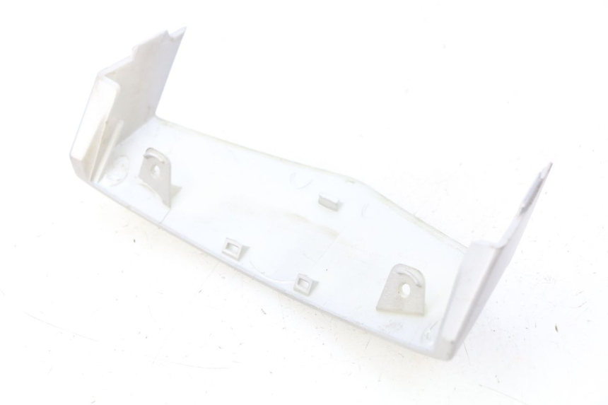 photo de VERKLEIDUNGSVERBINDUNG VORNE OBEN PEUGEOT VIVACITY NEW 4T 50 (2008 - 2017) - Zoom auf Gebrauchszustand