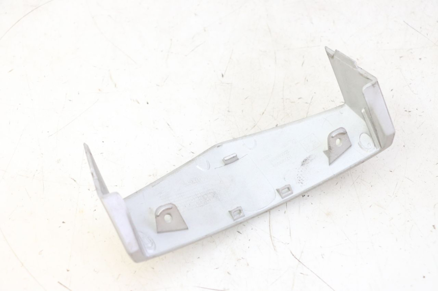 photo de VERKLEIDUNGSVERBINDUNG VORNE OBEN PEUGEOT VIVACITY NEW 4T 50 (2008 - 2017) - Zoom auf Gebrauchszustand