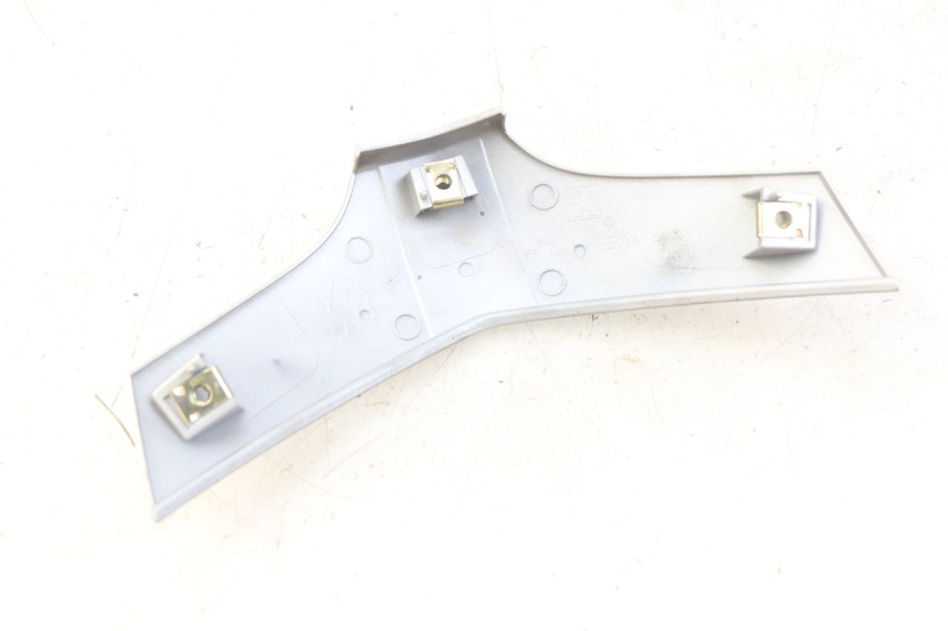 photo de VORDERE VERKLEIDUNGSVERBINDUNG PEUGEOT TWEET 4T 50 (2010 - 2014) - Detailansicht des Bauteils