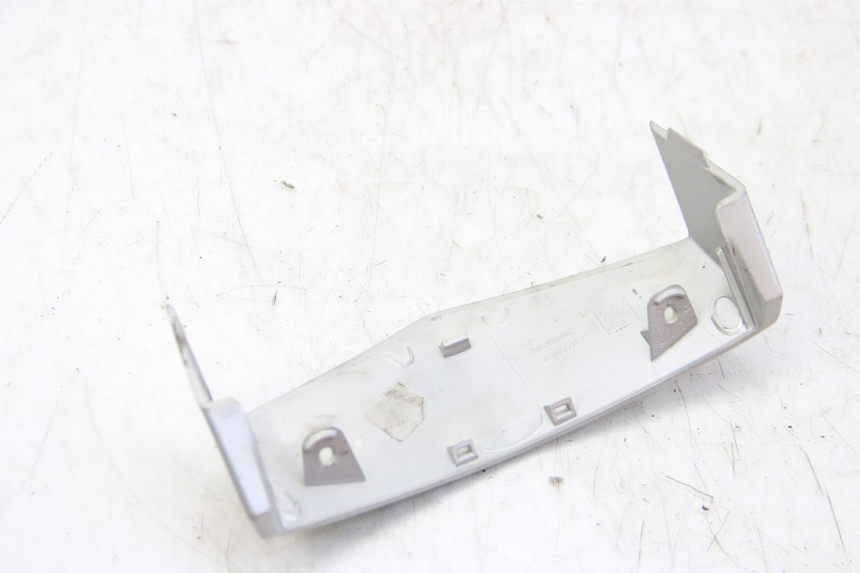 photo de VORDERE VERKLEIDUNGSVERBINDUNG PEUGEOT VIVACITY NEW 2T 50 (2008 - 2017) - Zoom auf Gebrauchszustand