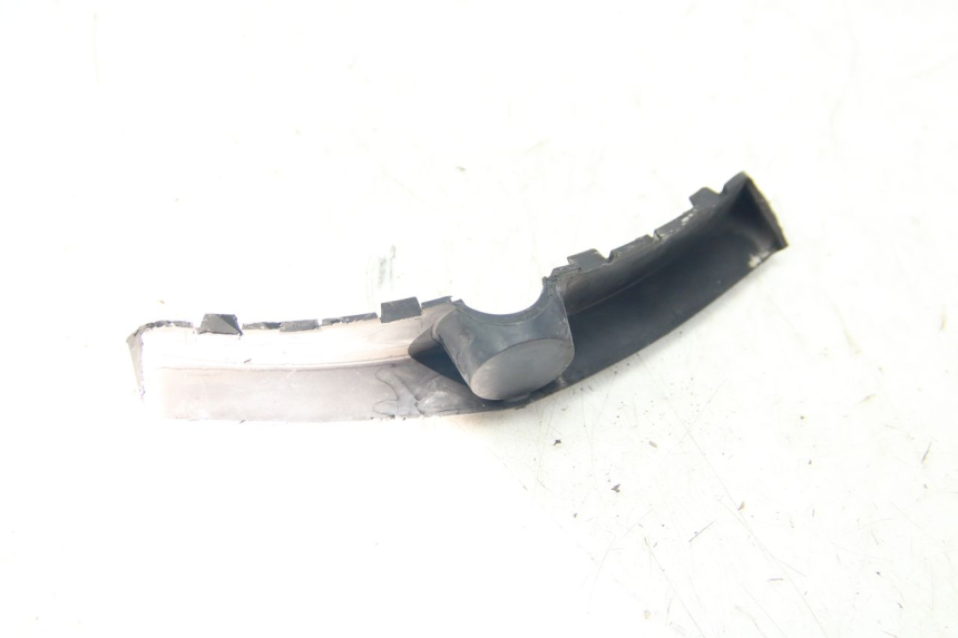 photo de VORDERE VERKLEIDUNGSVERBINDUNG YAMAHA XMAX X-MAX 125 (2006 - 2009) - Zoom auf Gebrauchszustand