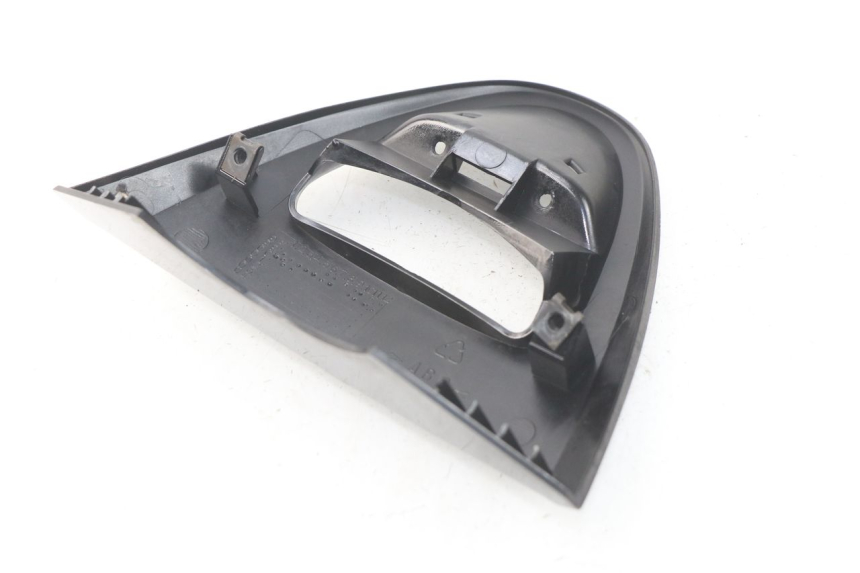 photo de FRONTVERKLEIDUNG MITTE YAMAHA YP MAJESTY 125 (1998 - 2001) - Detailansicht des Bauteils